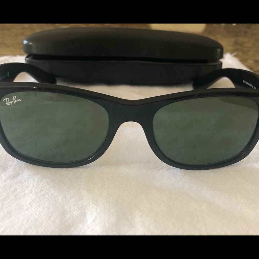 Ray-Ban wayfarers Black frame excellent condition